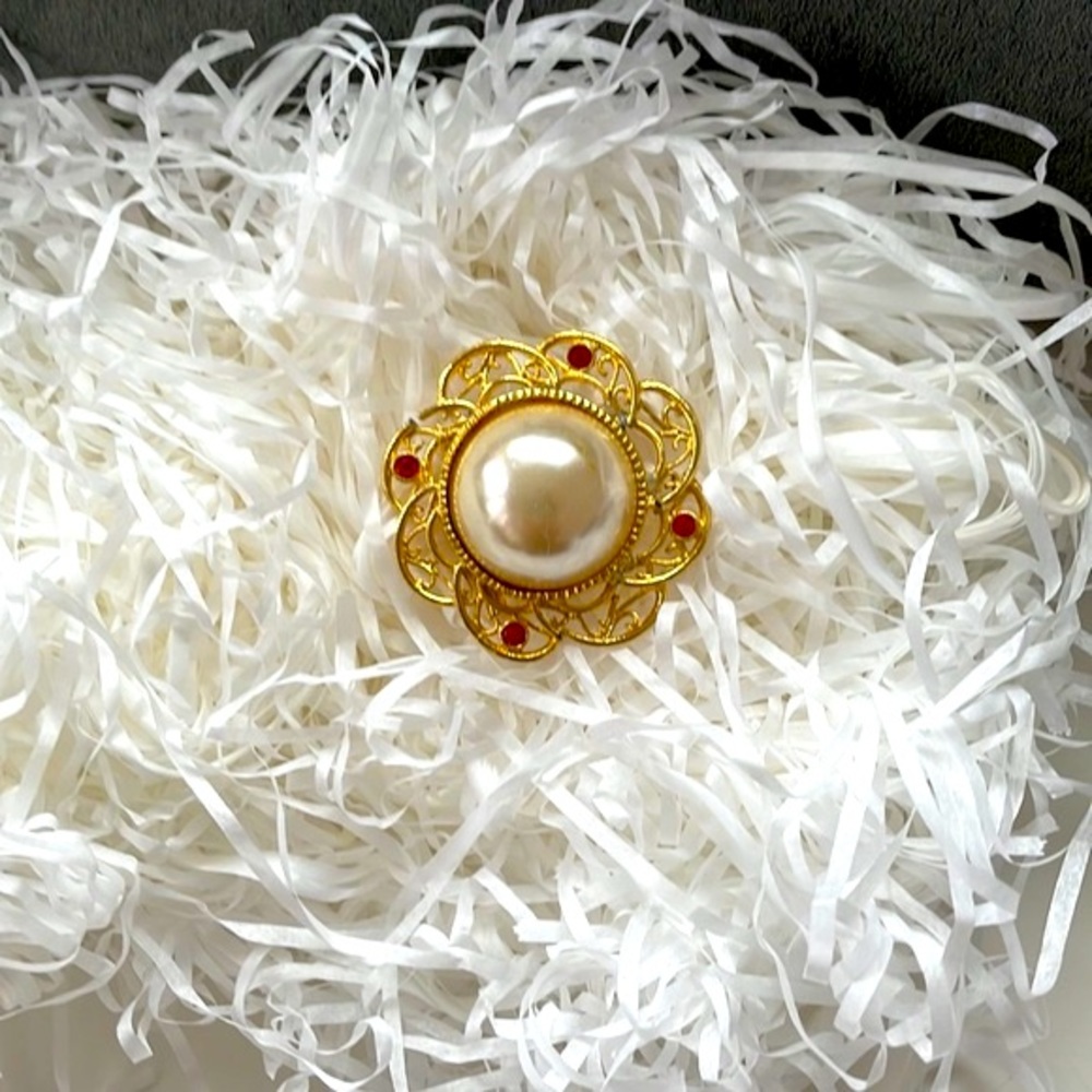“3 for $15” SALE: Vintage Faux Pearl Button Brooch, Not Used